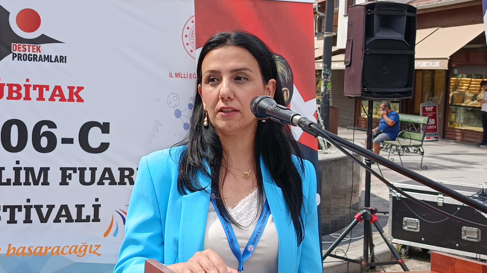 Edirne İl Milli Eğitim Müdürlüğü tarafından düzenlenen TÜBİTAK 4006-C Edirne Bilim Fuarları Festivali’nin açılışı törenle gerçekleştirildi.